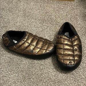 The north face slippers